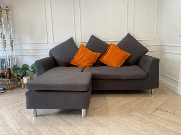 โซฟาเข้ามุมL 2 ที่นั่ง เบาะผ้า สีเทา พร้อมหมอน (1)