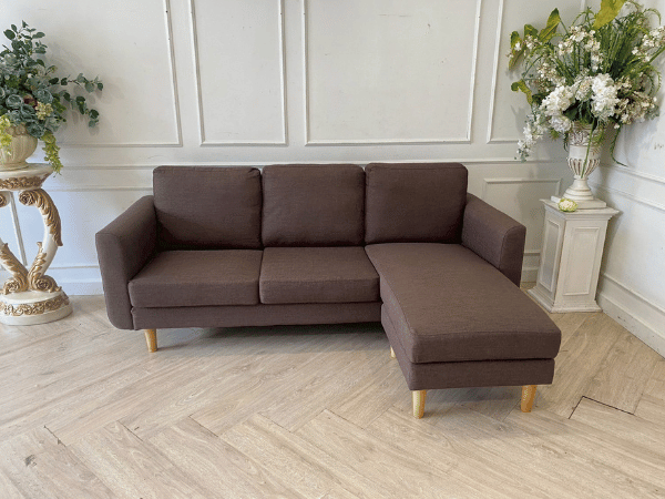 โซฟาเข้ามุมL 3ที่นั่ง เบาะผ้า สีน้ำตาล ยี่ห้อ koncept (1)