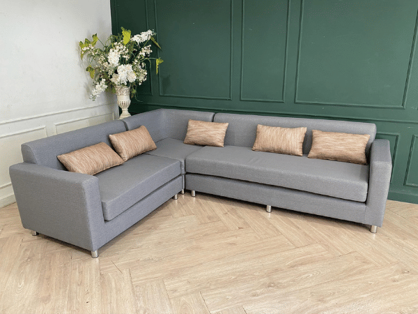 โซฟาเข้ามุมแอล 3 ที่นั่ง เบาะผ้า สีเทา พร้อมหมอน 5 ใบ *ของใหม่ยังไม่ผ่านการใช้งาน (1)