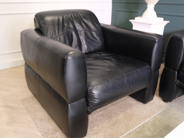 โซฟา 1ที่นั่ง หนังแท้ผิวสัมผัส  โครงไม้ สีดำ (1)