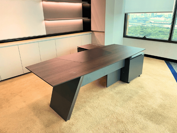 โต๊ะทำงานผู้บริหารเข้ามุมL สีน้ำตาล 240 cm (1)