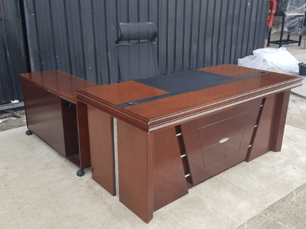 โต๊ะทำงานผู้บริหารเข้ามุมL พร้อมตู้เอกสารและรางคีย์บอร์ด โครงไม้ สีน้ำตาล (2)