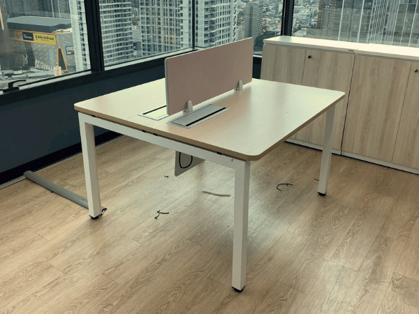 โต๊ะทำงาน 2 ที่นั่ง ขาเหล็ก ท็อปไม้ สีครีม 120 cm (1)