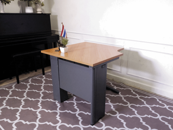 办公桌，棕色木质桌面，90 厘米，用于连接 L 角，Rockworth 钢腿。_KXPX2PTKSM