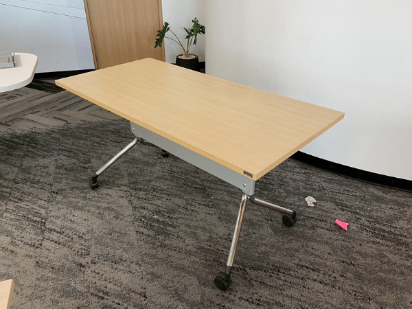 โต๊ะทำงาน โต๊ะพับ โต๊ะเทรนนิ่ง พร้อมล้อ ยี่ห้อ Practika 150 cm (13)