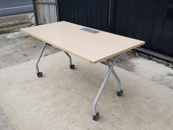 โต๊ะทำงาน โต๊ะพับ โต๊ะเทรนนิ่ง พร้อมล้อ พร้อมรางปลั๊กไฟ ยี่ห้อ Practika   (11)