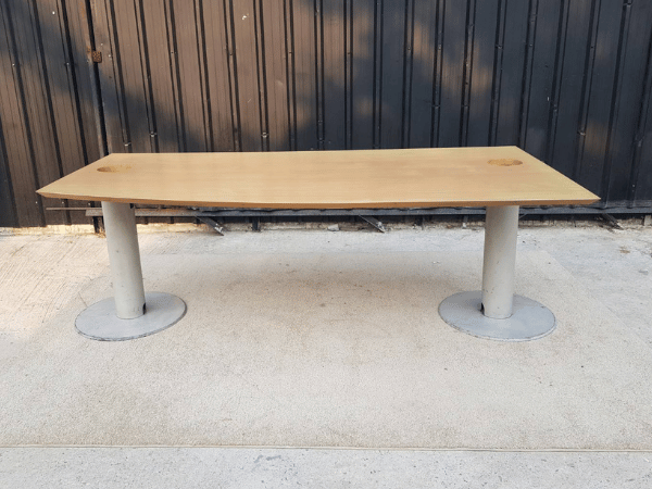 โต๊ะประชุม ขาเหล็ก สีเทา ท็อปไม้ สีครีม 200cm (6)