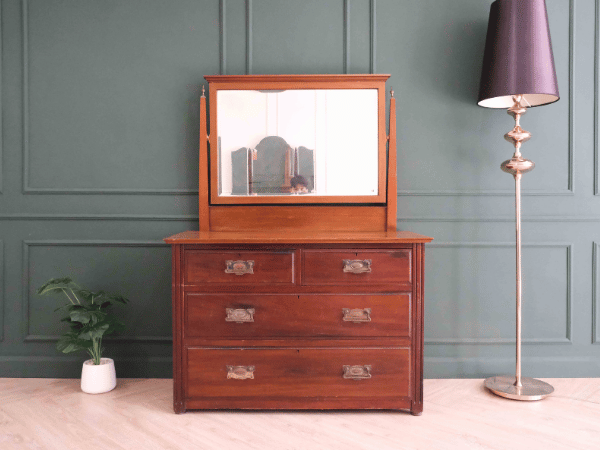 红木梳妆台，4个抽屉，欧洲进口。
