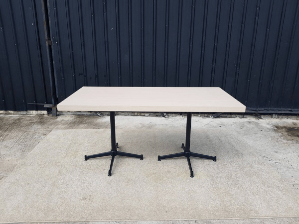 โต๊ะอาหาร ขาเหล็ก ท็อปไม้ สีครีม 160 x 80 cm (6)