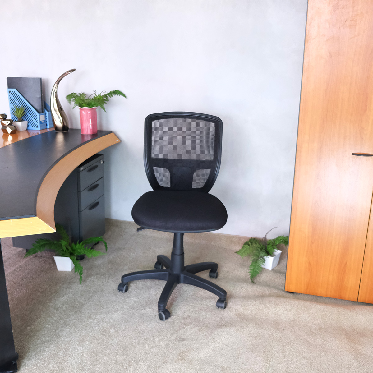 เก้าอี้สำนักงาน เก้าอี้เบาะผ้าหลังตาข่ายดำ (1)