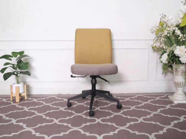 办公椅高度可调+后部可锁定，液压减震器