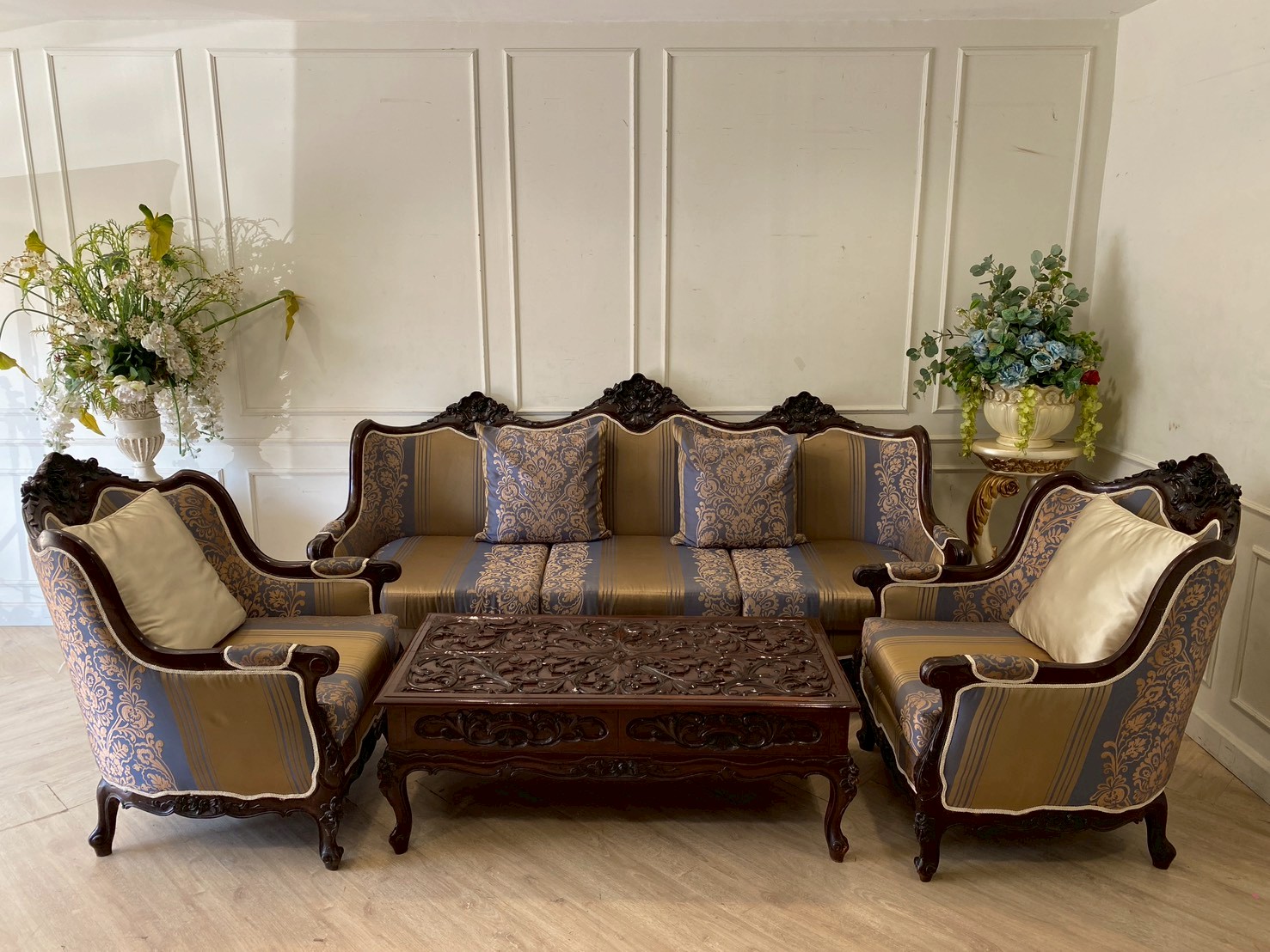 ชุดโซฟาหลุยส์ไม้ เบาะผ้า สีทอง  (1)